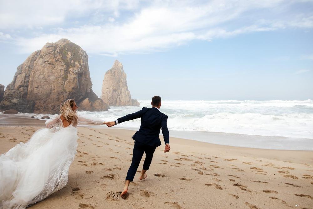 Pareja de novios en la playa | Wink Events