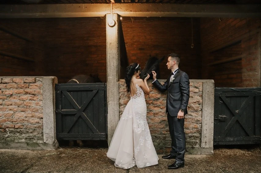 Foto de pareja en establo | Wink Eventos