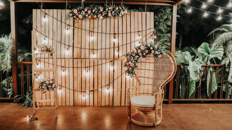 Decoración con silla de mimbre | Wink Eventos