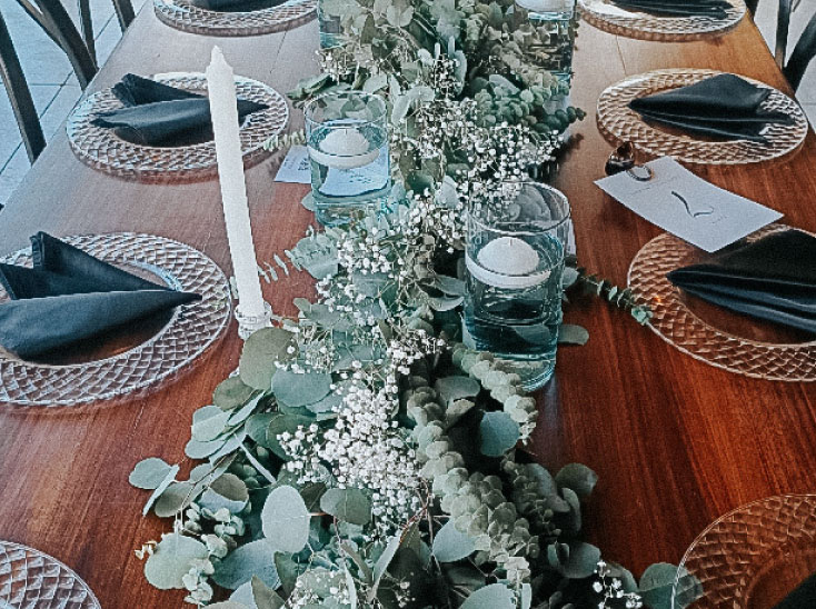 Decoración con plantas para el centro de mesa de una boda