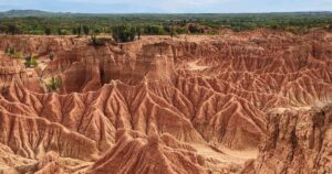 Paisaje lunar del Desierto de la Tatacoa, Colombia: destino romántico para parejas